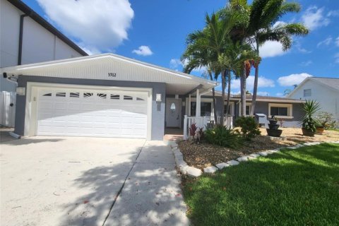 Casa en venta en Tampa, Florida, 3 dormitorios, 216.65 m2 № 1335585 - foto 1