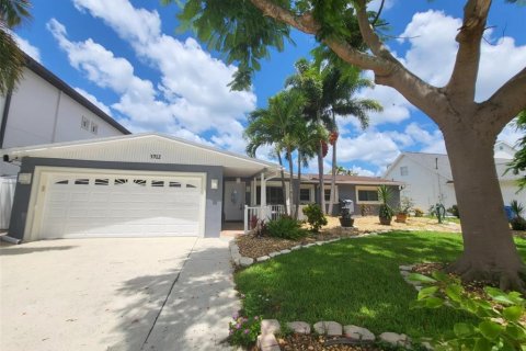 Villa ou maison à vendre à Tampa, Floride: 3 chambres, 216.65 m2 № 1335585 - photo 2