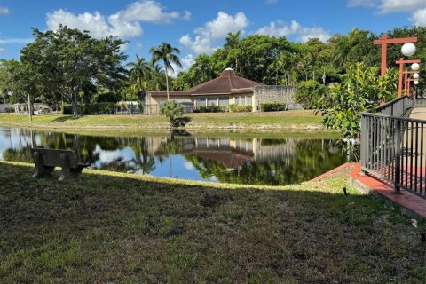 Condo in Sunrise, Florida, 1 bedroom  № 1217198 - photo 18