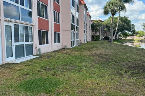 Condo in Sunrise, Florida, 1 bedroom  № 1217198 - photo 22