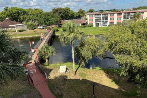 Condo in Sunrise, Florida, 1 bedroom  № 1217198 - photo 14