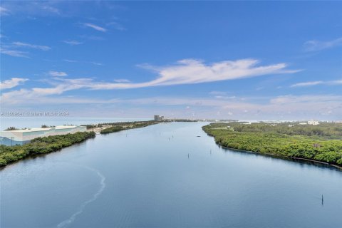 Condo in Sunny Isles Beach, Florida, 2 bedrooms  № 1232465 - photo 1