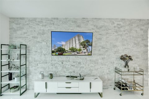 Condominio en venta en Sunny Isles Beach, Florida, 2 dormitorios, 113.34 m2 № 1232465 - foto 4