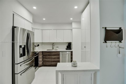 Condominio en venta en Sunny Isles Beach, Florida, 2 dormitorios, 113.34 m2 № 1232465 - foto 2