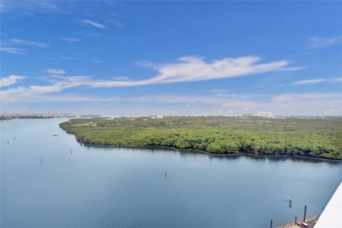 Condo in Sunny Isles Beach, Florida, 2 bedrooms  № 1232465 - photo 24