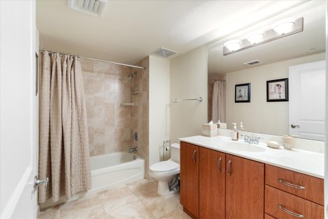 Condo in West Palm Beach, Florida, 2 bedrooms  № 1055036 - photo 2