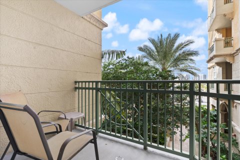 Condo in West Palm Beach, Florida, 2 bedrooms  № 1055036 - photo 1