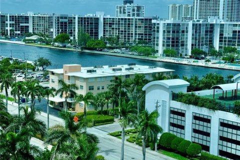 Studio in the Condo in Hollywood, Florida  № 1241122 - photo 11