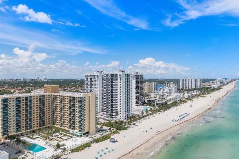 Studio in the Condo in Hollywood, Florida  № 1241122 - photo 2