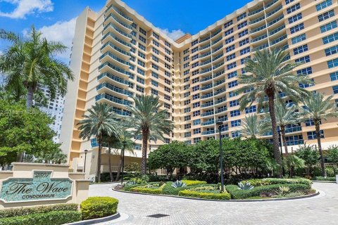 Studio in the Condo in Hollywood, Florida  № 1241122 - photo 1