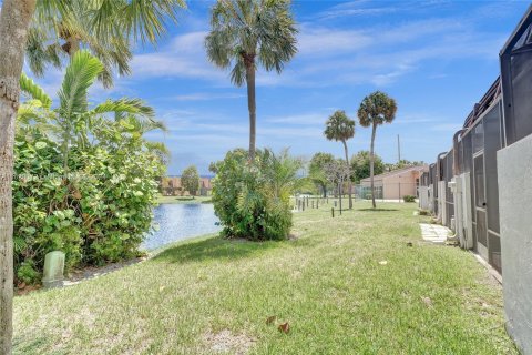 Townhouse in Pembroke Pines, Florida 4 bedrooms, 150.13 sq.m. № 1241191 - photo 23