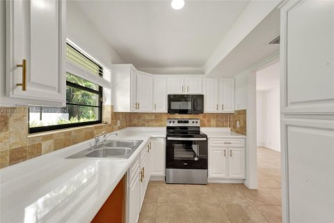 Touwnhouse à vendre à Pembroke Pines, Floride: 4 chambres, 150.13 m2 № 1241191 - photo 3