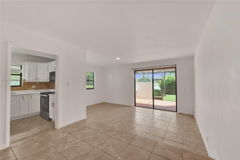 Touwnhouse à vendre à Pembroke Pines, Floride: 4 chambres, 150.13 m2 № 1241191 - photo 2