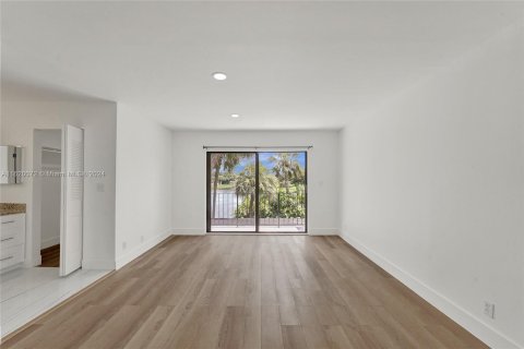 Adosado en venta en Pembroke Pines, Florida, 4 dormitorios, 150.13 m2 № 1241191 - foto 1