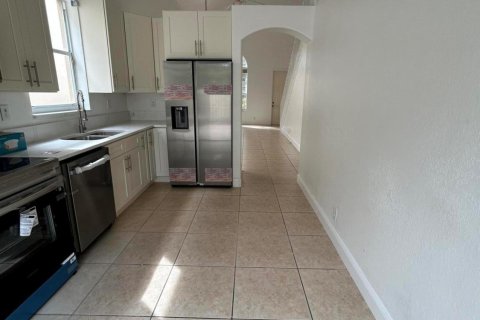 House in West Palm Beach, Florida 3 bedrooms, 130.43 sq.m. № 1021972 - photo 11