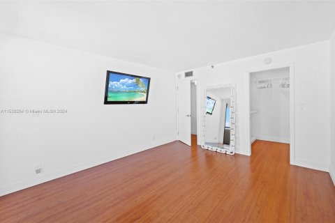 Condo in Miami Beach, Florida, 1 bedroom  № 1028908 - photo 25