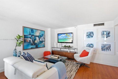 Condo in Miami Beach, Florida, 1 bedroom  № 1028908 - photo 15