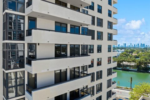 Condo in Miami Beach, Florida, 1 bedroom  № 1028908 - photo 12