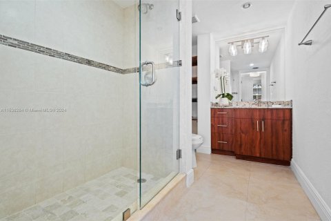 Condo in Miami Beach, Florida, 1 bedroom  № 1028908 - photo 27