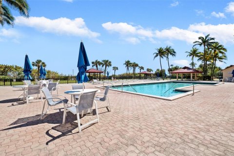 Condo in Miami Beach, Florida, 1 bedroom  № 1028908 - photo 29