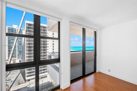 Condo in Miami Beach, Florida, 1 bedroom  № 1028908 - photo 22