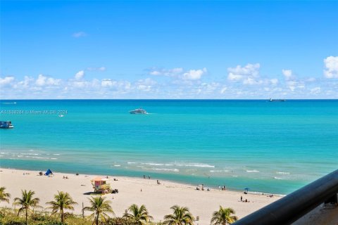 Condo in Miami Beach, Florida, 1 bedroom  № 1028908 - photo 14