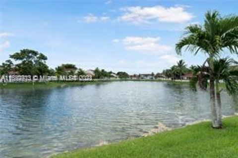 Townhouse in Homestead, Florida 3 bedrooms, 132.2 sq.m. № 1420379 - photo 14