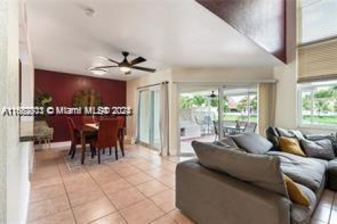 Townhouse in Homestead, Florida 3 bedrooms, 132.2 sq.m. № 1420379 - photo 5