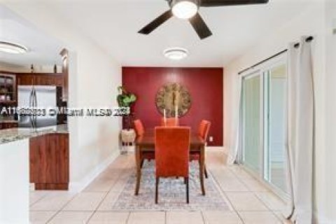 Townhouse in Homestead, Florida 3 bedrooms, 132.2 sq.m. № 1420379 - photo 7