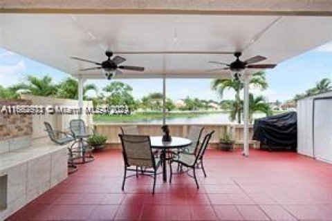 Townhouse in Homestead, Florida 3 bedrooms, 132.2 sq.m. № 1420379 - photo 11