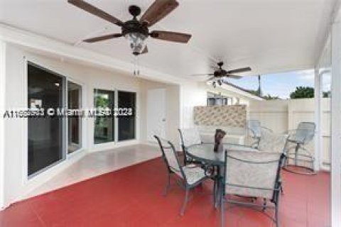 Townhouse in Homestead, Florida 3 bedrooms, 132.2 sq.m. № 1420379 - photo 12