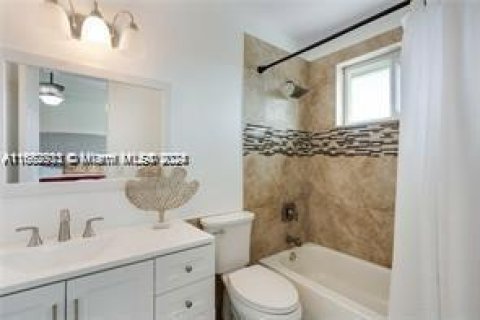 Townhouse in Homestead, Florida 3 bedrooms, 132.2 sq.m. № 1420379 - photo 15