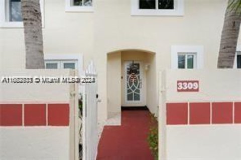 Townhouse in Homestead, Florida 3 bedrooms, 132.2 sq.m. № 1420379 - photo 1