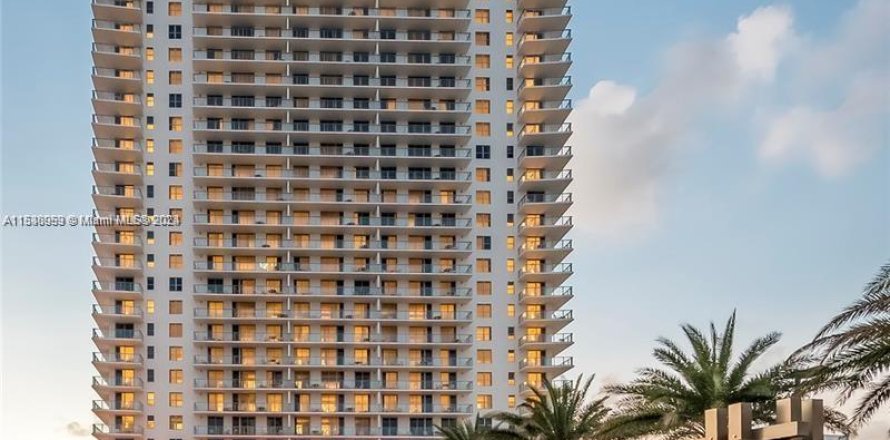 Condominio en Hollywood, Florida, 3 dormitorios  № 1029101