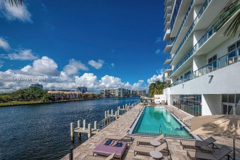 Condominio en venta en Hollywood, Florida, 3 dormitorios, 104.89 m2 № 1029101 - foto 9