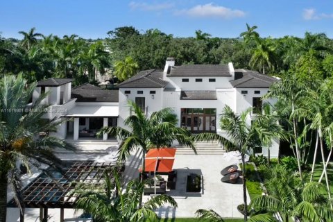 House in Coral Gables, Florida 6 bedrooms, 1221.39 sq.m. № 1241971 - photo 18