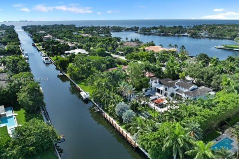 House in Coral Gables, Florida 6 bedrooms, 1221.39 sq.m. № 1241971 - photo 23