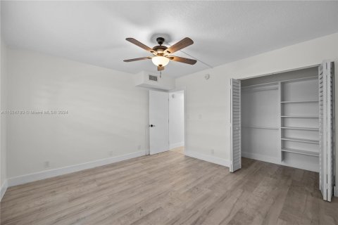 Condo in Coconut Creek, Florida, 2 bedrooms  № 1021580 - photo 13