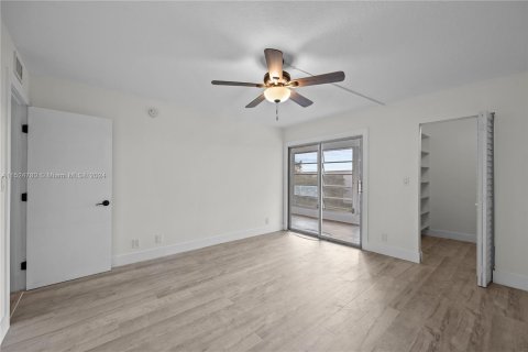 Condo in Coconut Creek, Florida, 2 bedrooms  № 1021580 - photo 8