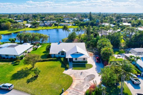 Villa ou maison à vendre à Jensen Beach, Floride: 3 chambres, 205.22 m2 № 1036089 - photo 2