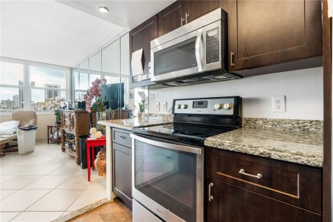 Copropriété à vendre à Hallandale Beach, Floride: 2 chambres, 96.15 m2 № 1345098 - photo 12