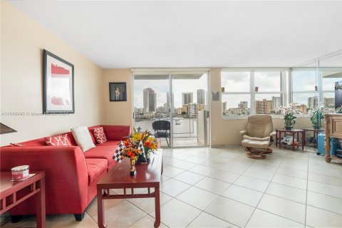 Copropriété à vendre à Hallandale Beach, Floride: 2 chambres, 96.15 m2 № 1345098 - photo 7