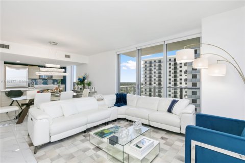 Condo in North Miami Beach, Florida, 3 bedrooms  № 1345143 - photo 7