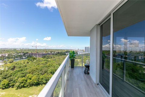 Condominio en alquiler en North Miami Beach, Florida, 3 dormitorios, 144.56 m2 № 1345143 - foto 24