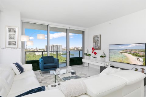 Condo in North Miami Beach, Florida, 3 bedrooms  № 1345143 - photo 9