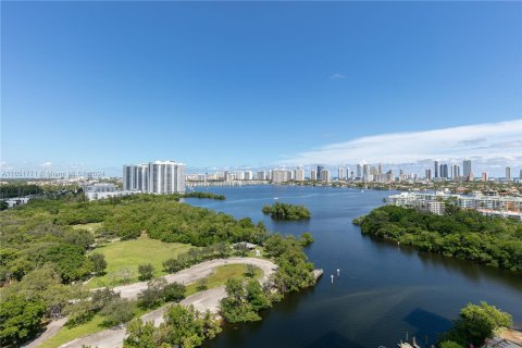 Condominio en alquiler en North Miami Beach, Florida, 3 dormitorios, 144.56 m2 № 1345143 - foto 25