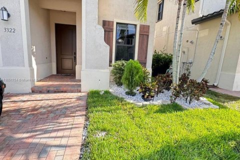 Casa en alquiler en Hialeah, Florida, 4 dormitorios, 226.03 m2 № 1345140 - foto 5