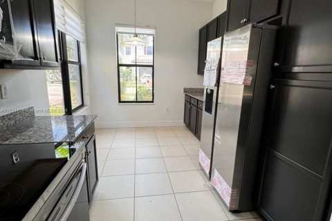 Casa en alquiler en Hialeah, Florida, 4 dormitorios, 226.03 m2 № 1345140 - foto 9