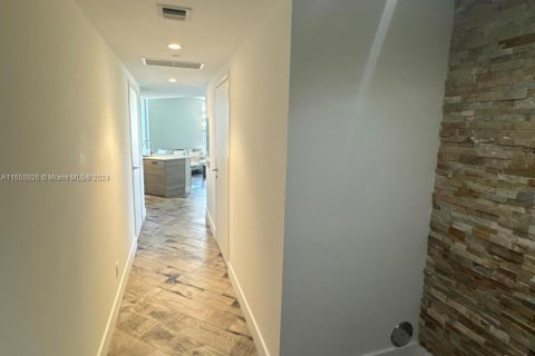 Condominio en alquiler en Miami, Florida, 1 dormitorio, 72.19 m2 № 1345099 - foto 9