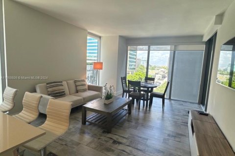 Condo in Miami, Florida, 1 bedroom  № 1345099 - photo 1